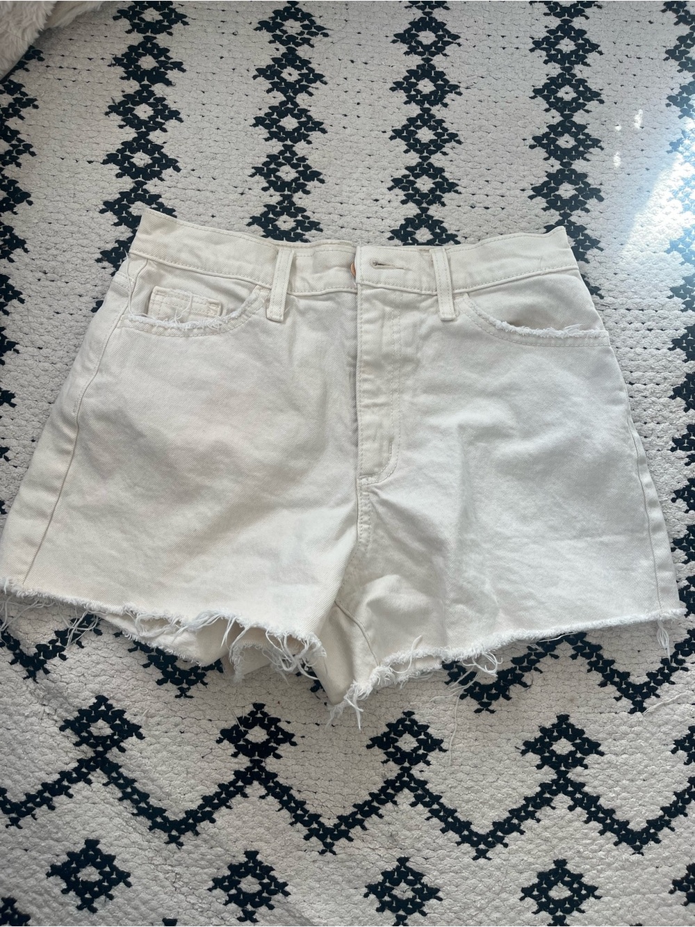Women's High-Rise Raw Hem Shorts - White